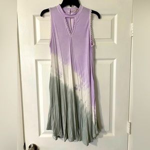 Size medium, knee length tie dye dress with pockets.